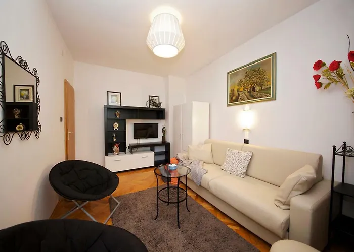 Melanija 2 아파트 로비니